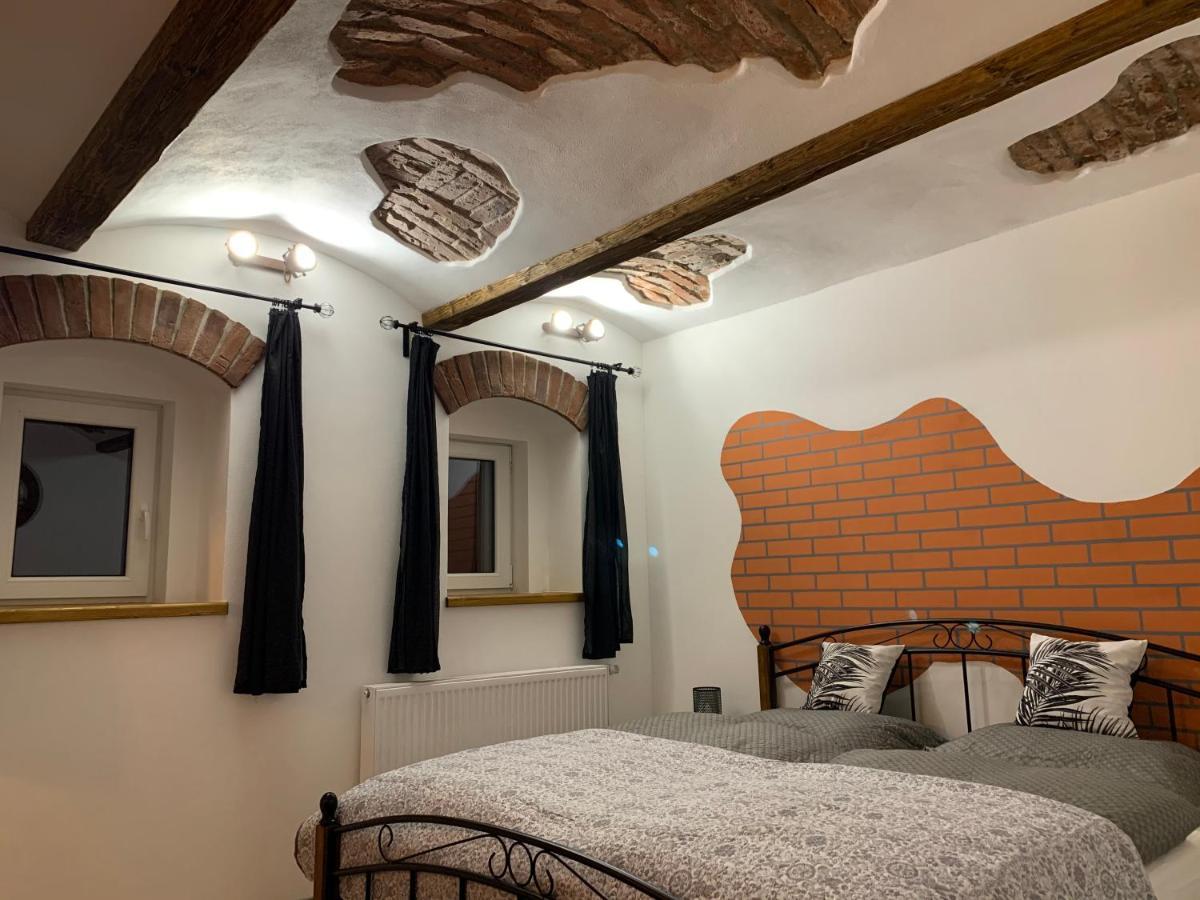 Apartmany Pod Kloboukem 亚希莫夫 外观 照片